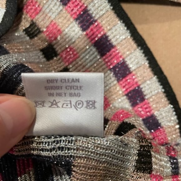 Carlisle New York NWOT Metallic Long Sleeved V-Neck Sweater - Size X-Small - Picture 9 of 11